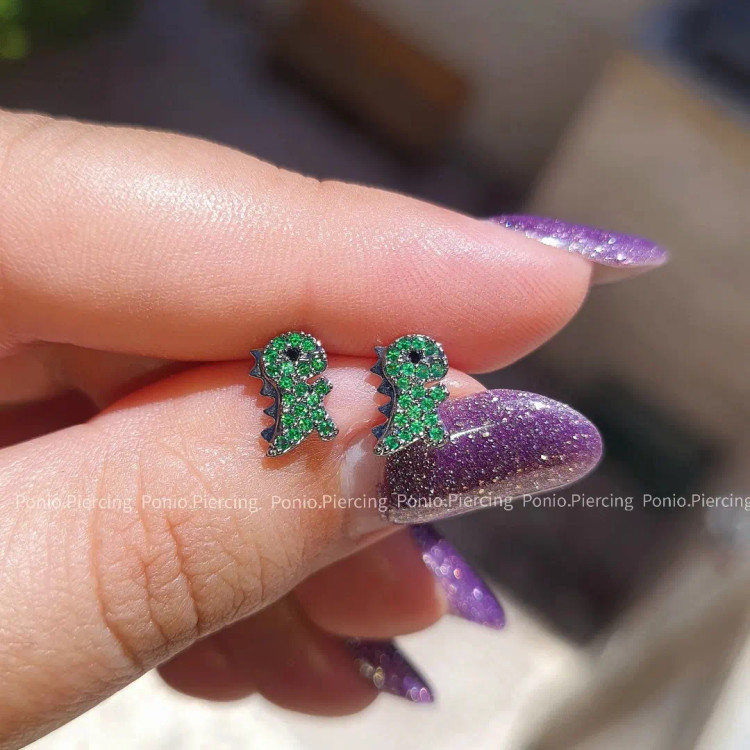 پیرسینگ گوش دایناسور