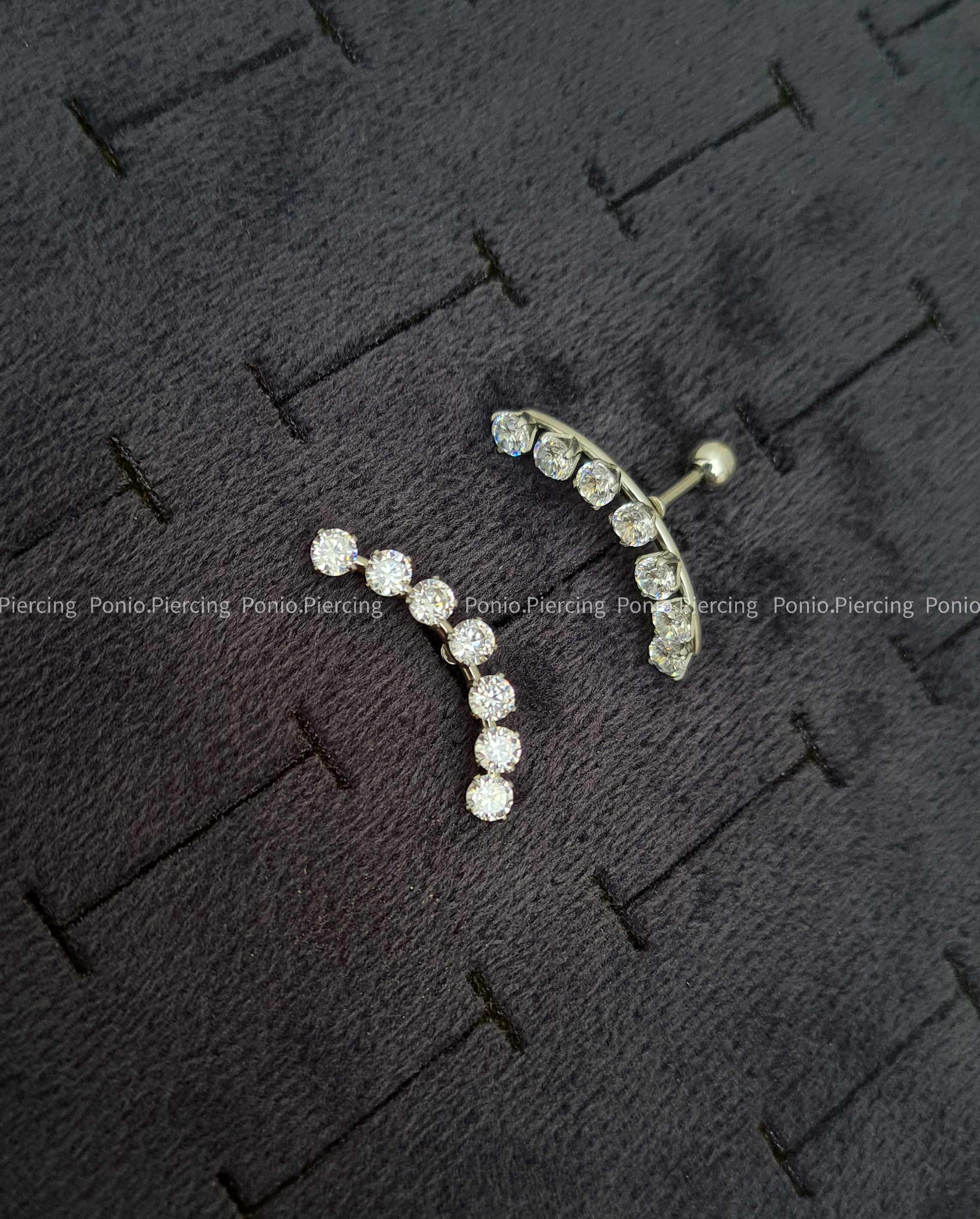 پیرسینگ گوش هلالی نگیندار