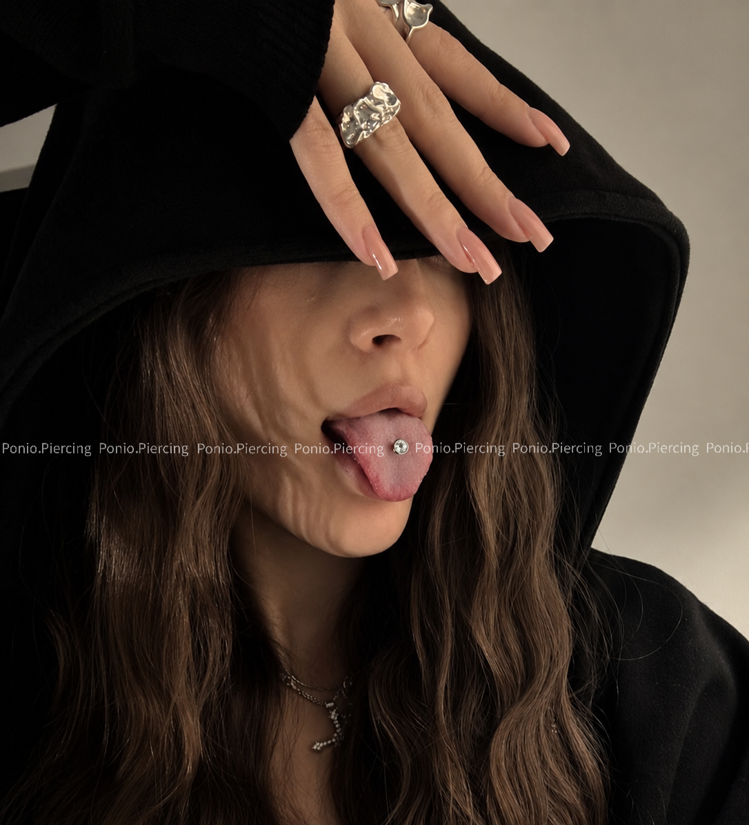پیرسینگ زبان و لُپ نگین الماسی